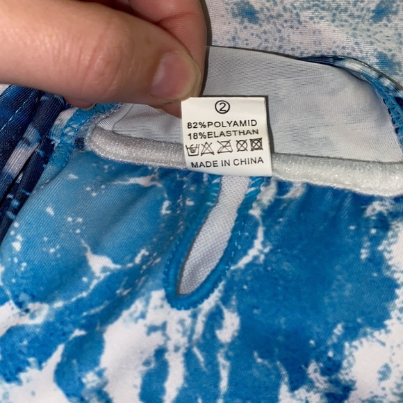 Waves / tie dye bandeau bikini set - Picture 4 of 4